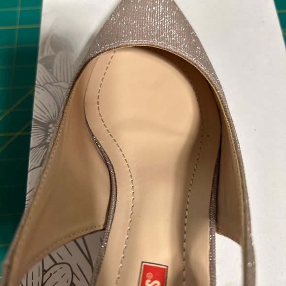 Shoes - Picture 3 of 7